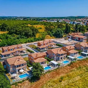 Resort Villas Lotus By Istrabook Villa